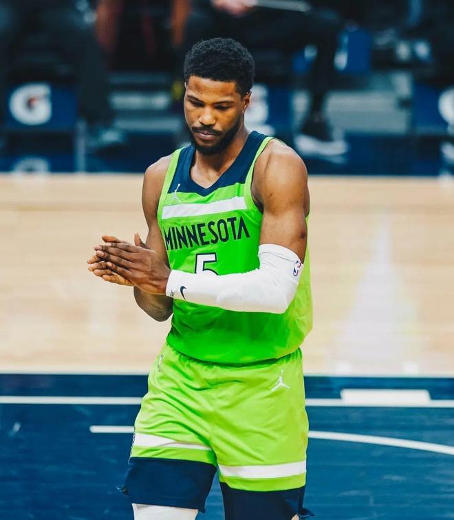 华体会体育-渝州战狼队对阵南城朱雀队，网球热身赛爆冷，门将神扑救主——回归即成焦点的简单介绍