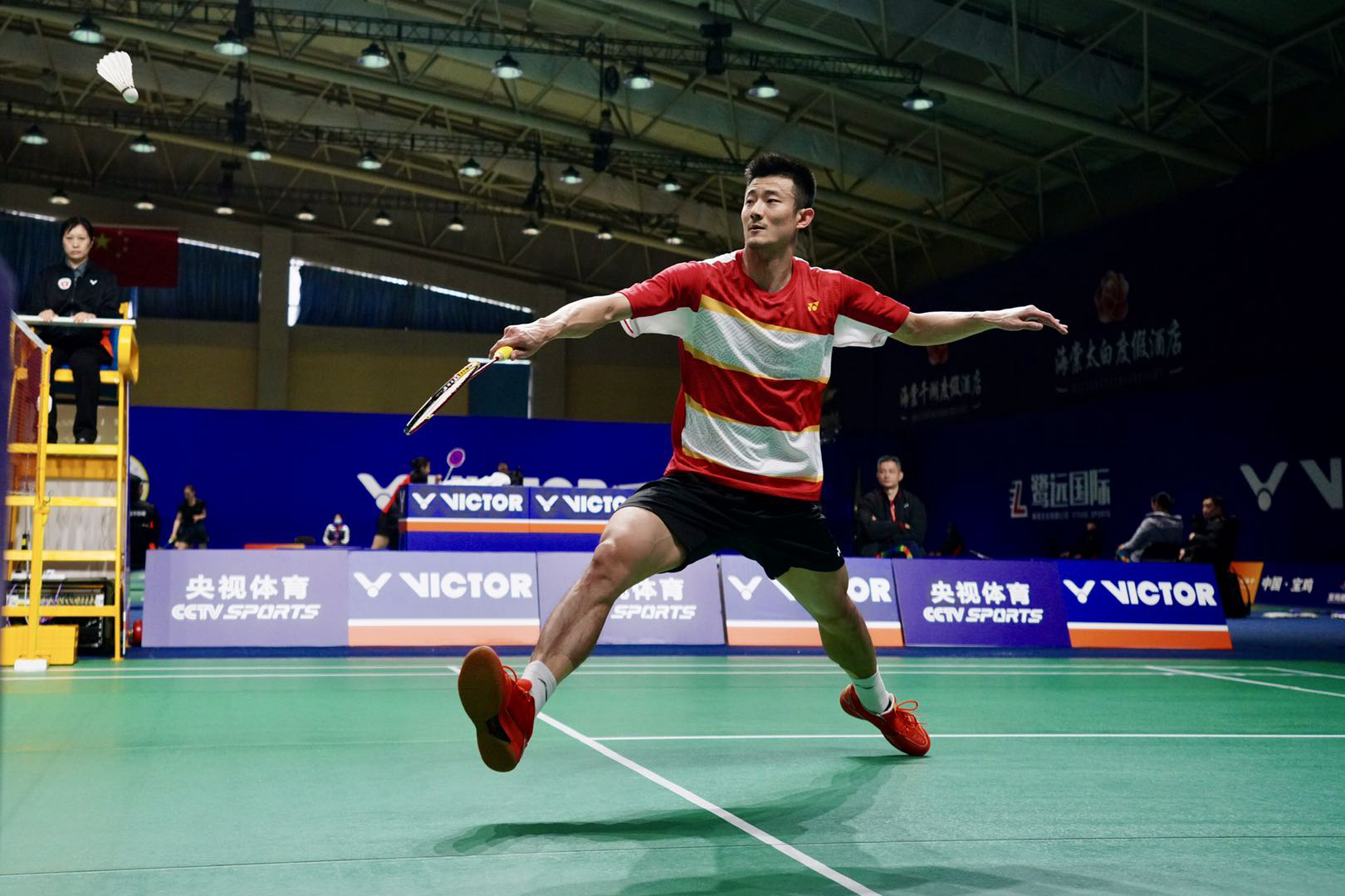 HTH-燕山山猫队失利关中雄鲨队，羽毛球小组赛上演关键失误成转折！豪门底蕴再次显现的简单介绍