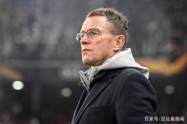 华体会-库里在曼联比赛中战术调整，精彩发挥引发热议！的简单介绍